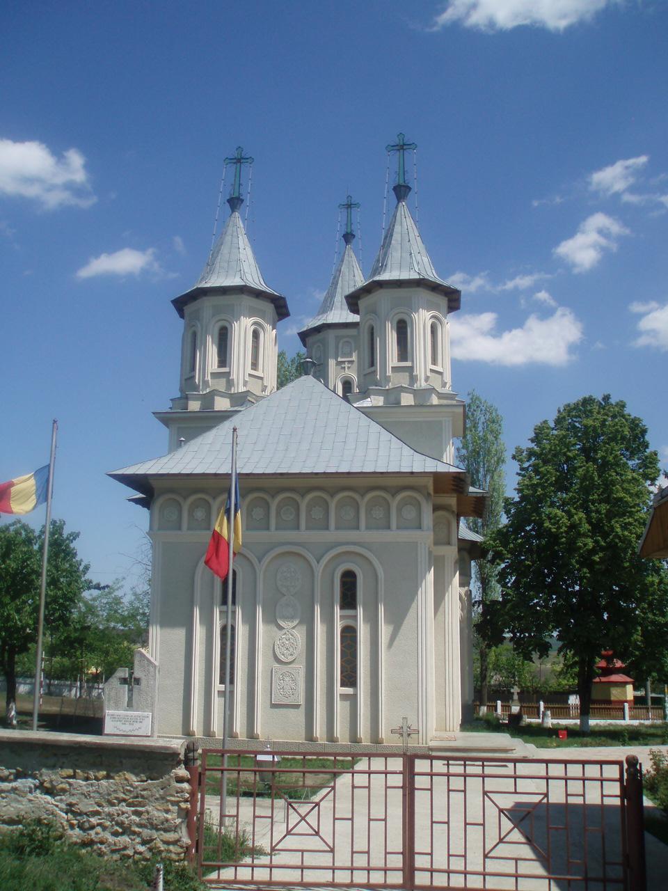 Biserica parohială - vedere din partea vestică